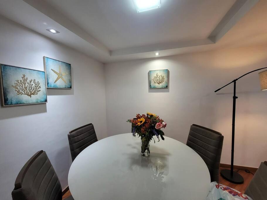 Excelente Vista Panoramica,piscina,sauna,seguridad 24h,acojedor,confortable,excellent Panoramic View, Swimming Pool, Private Security 24h Comfortable And Cozy Quito