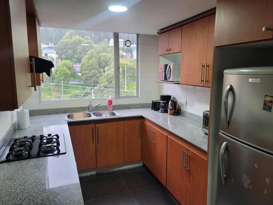 Excelente Vista Panoramica,piscina,sauna,seguridad 24h,acojedor,confortable,excellent Panoramic View, Swimming Pool, Private Security 24h Comfortable And Cozy * Quito